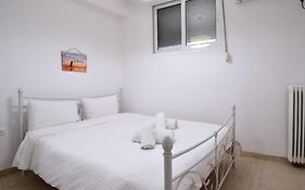 Minimal Apartment At The Foot Of The Odeon Of ...
